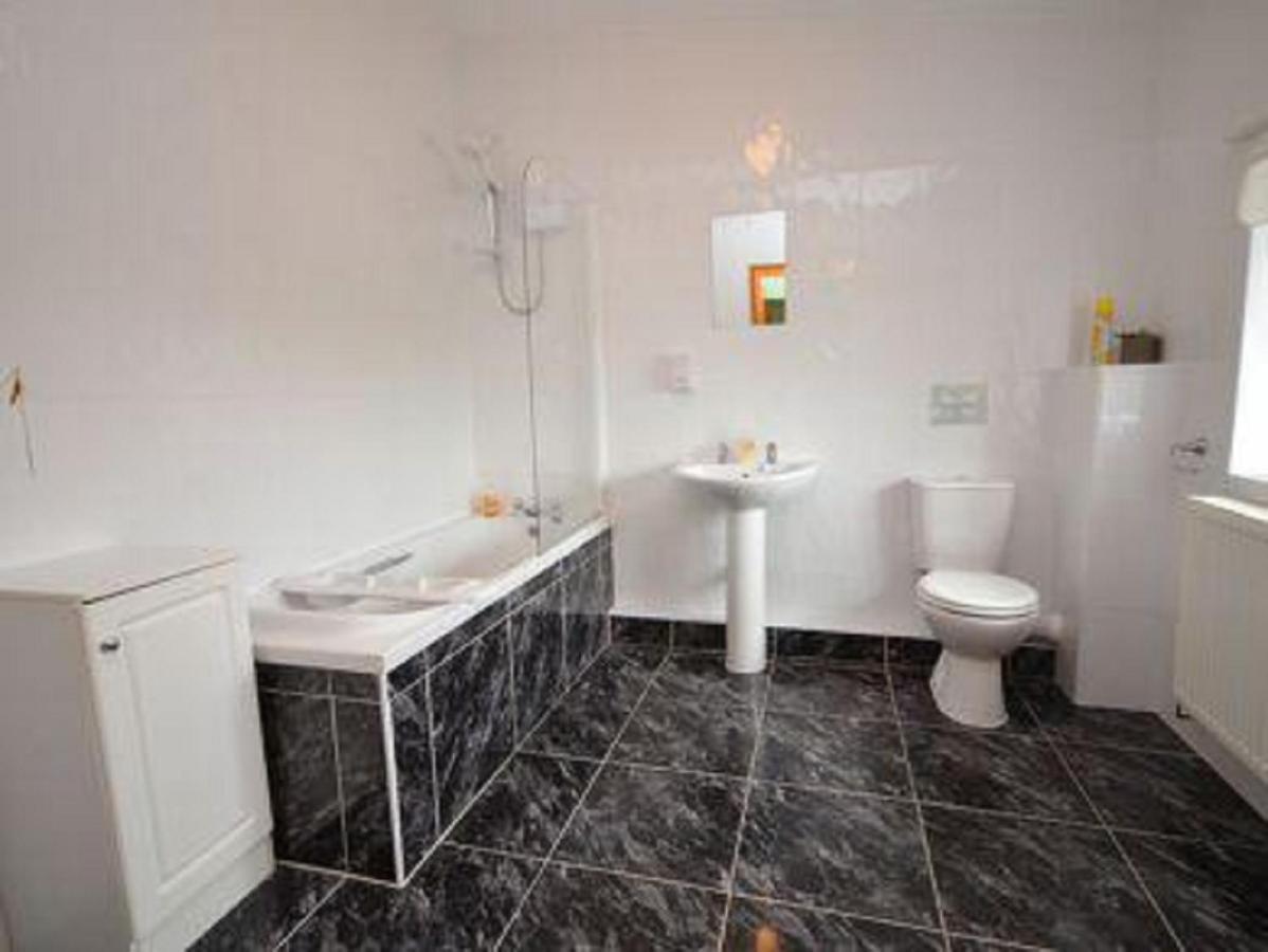 Holiday home Henblas